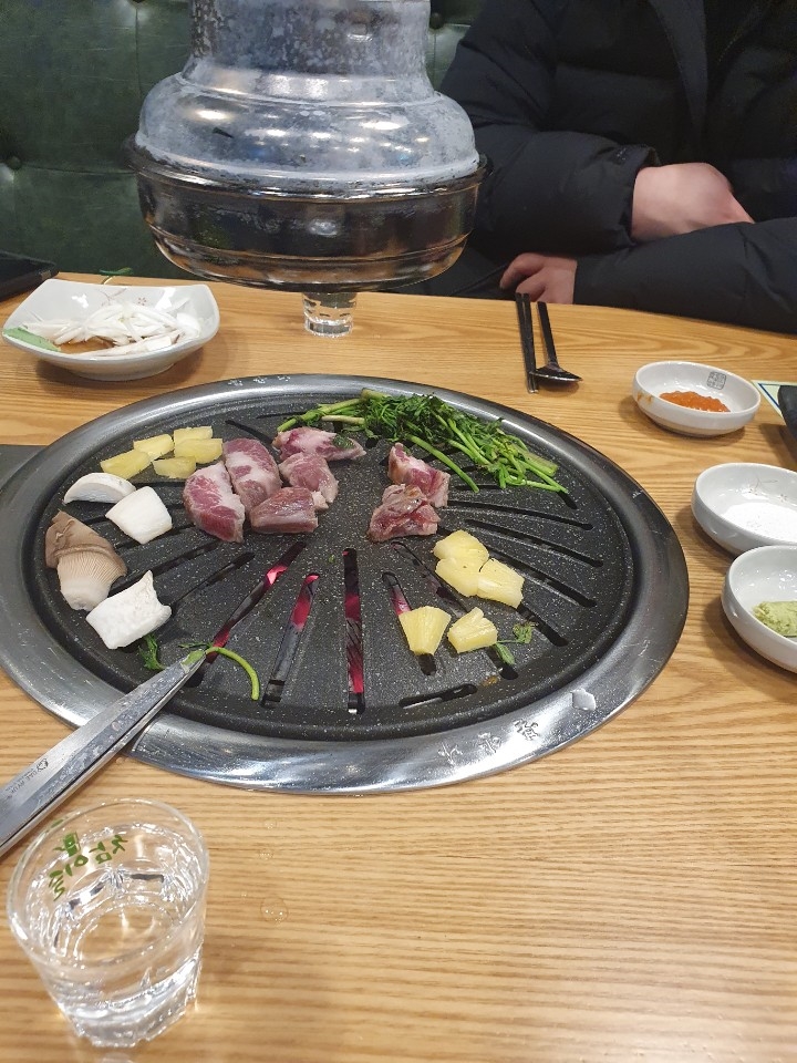흑토리숯불구이 이미지
