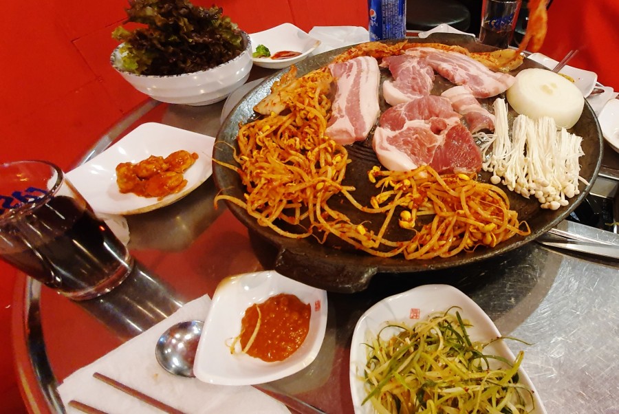 장터솥뚜껑삼겹살 이미지