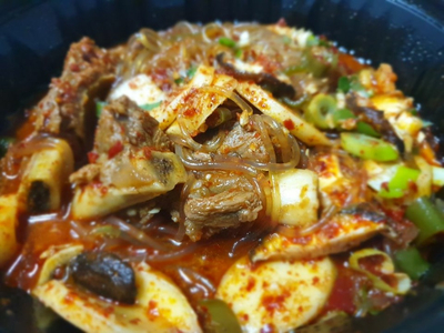 홍칼라소갈비찜 이미지