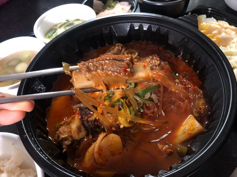 홍칼라소갈비찜 이미지