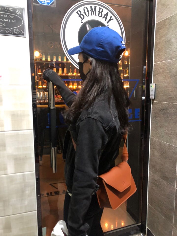 라운지 앤 펍 이미지