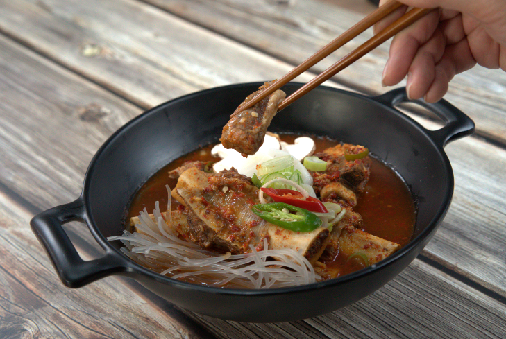 홍칼라소갈비찜 이미지
