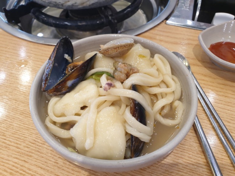 샤르르손칼국수 이미지