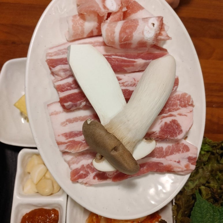 돈꿈솥뚜껑삼겹살 이미지