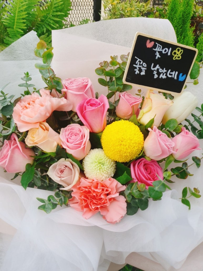 꽃을든남자I 이미지