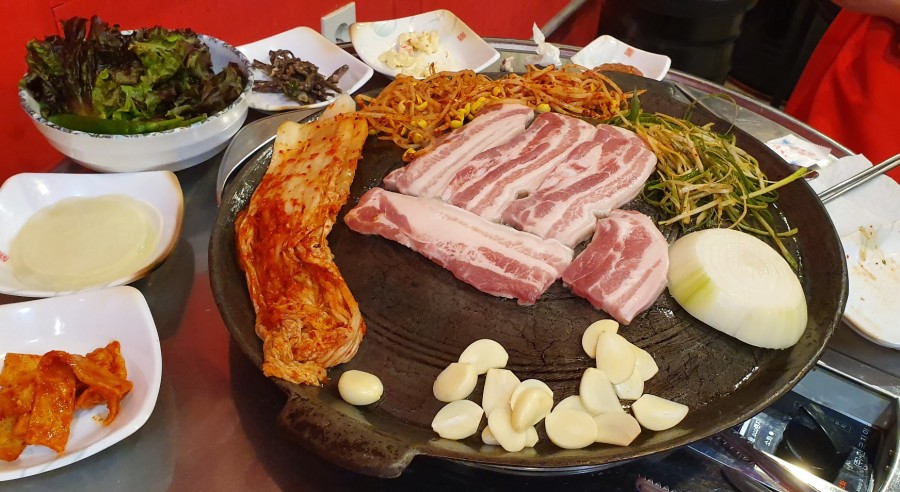 장터솥뚜껑삼겹살 이미지