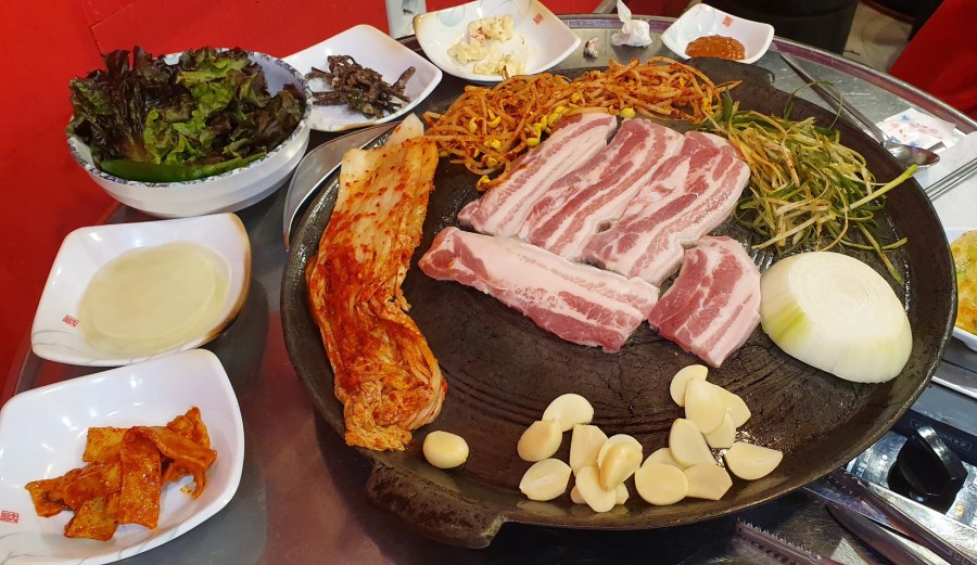 장터솥뚜껑삼겹살 이미지