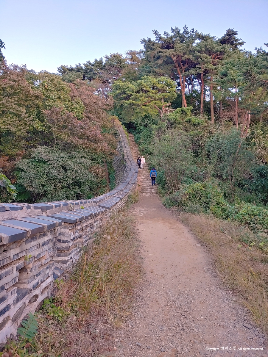 위험한 내리막 길 이미지