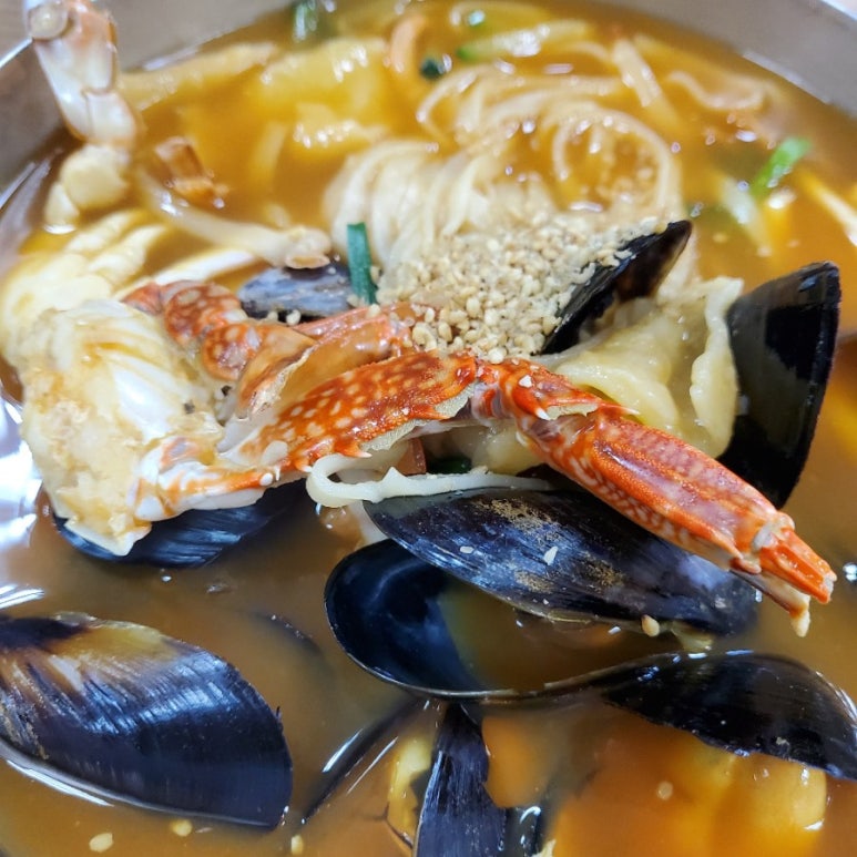 얼큰이 칼국수 이미지