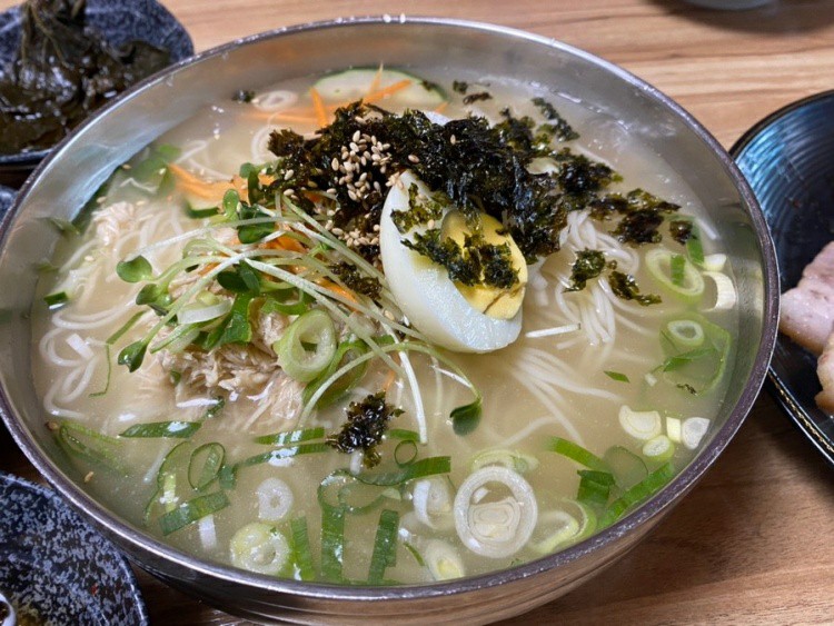 오월에국수 이미지