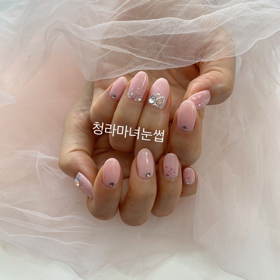 눈썹마녀 이미지