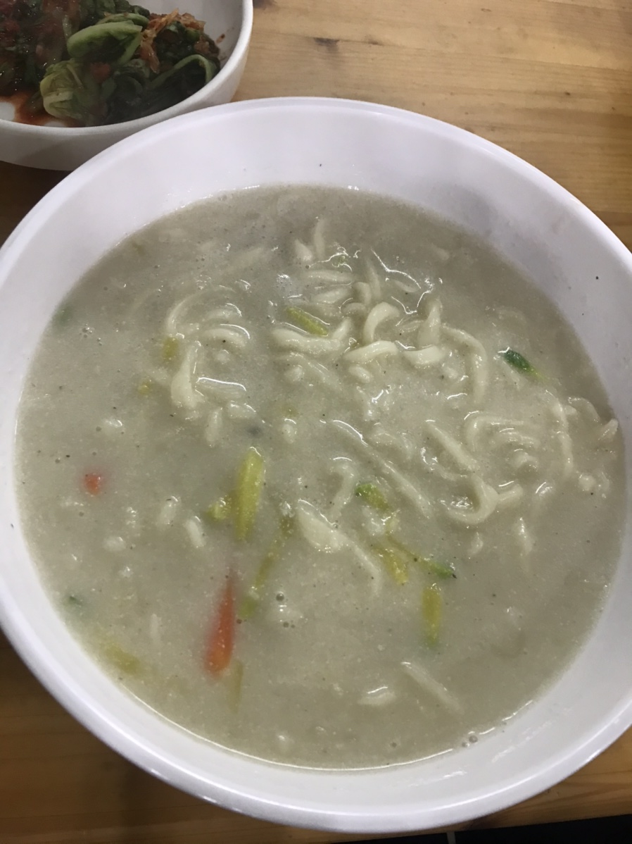 명품들깨칼국수 이미지