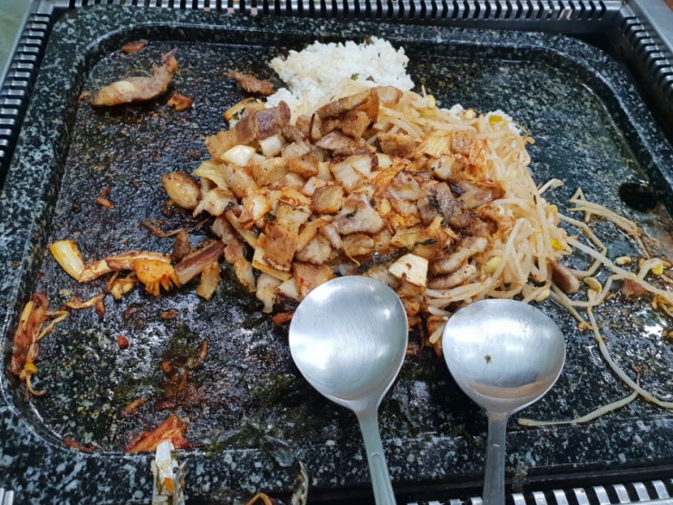 몽침이돌판구이 이미지