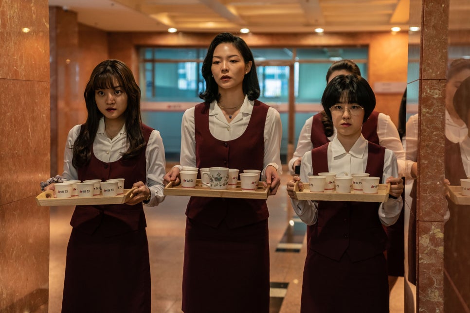 삼진 인력 이미지
