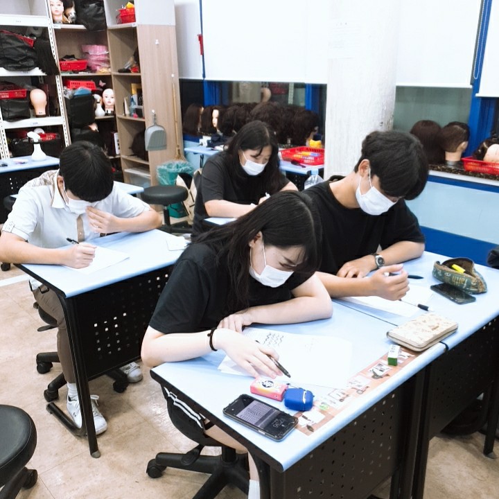 아뜰리에미용학원 이미지
