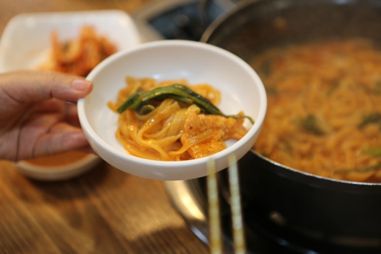 최고닭칼국수 이미지