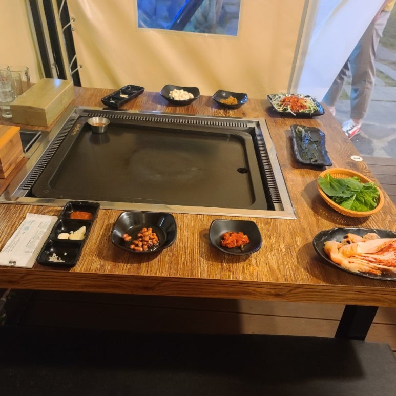 돼지굽는정원 이미지