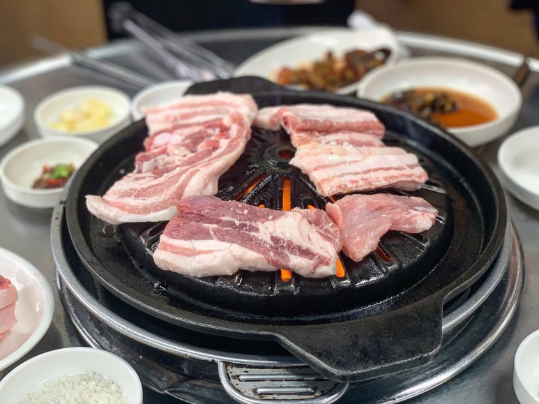 불판생돼지 이미지