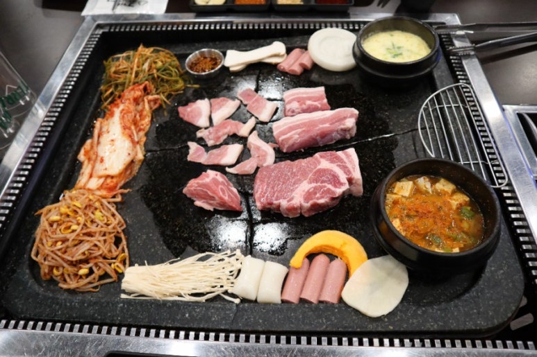 고기먹는국수 이미지