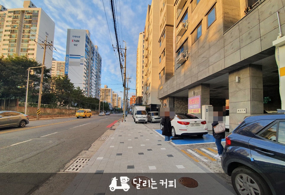 달리는커피하단 이미지