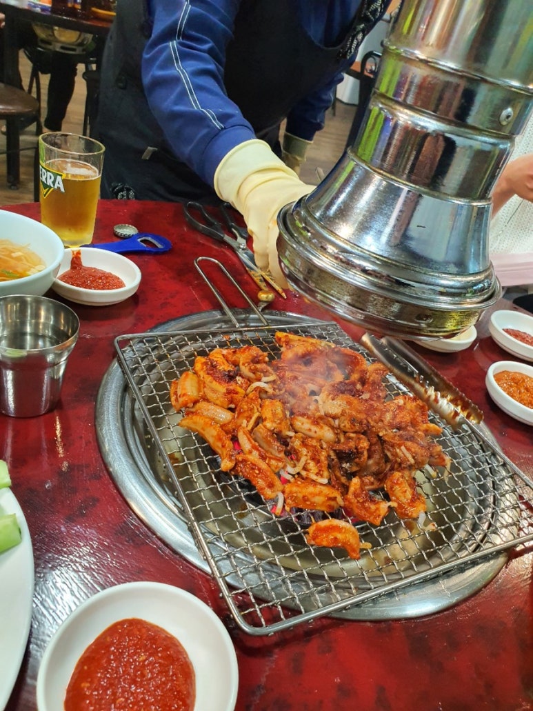인동촌 숯불 곰장어 닭발 이미지