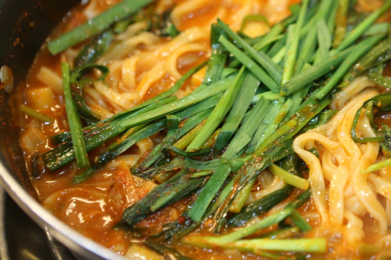 최고닭칼국수 이미지