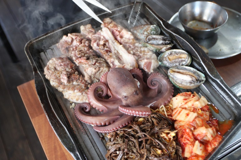 누렁소앤도새기 이미지
