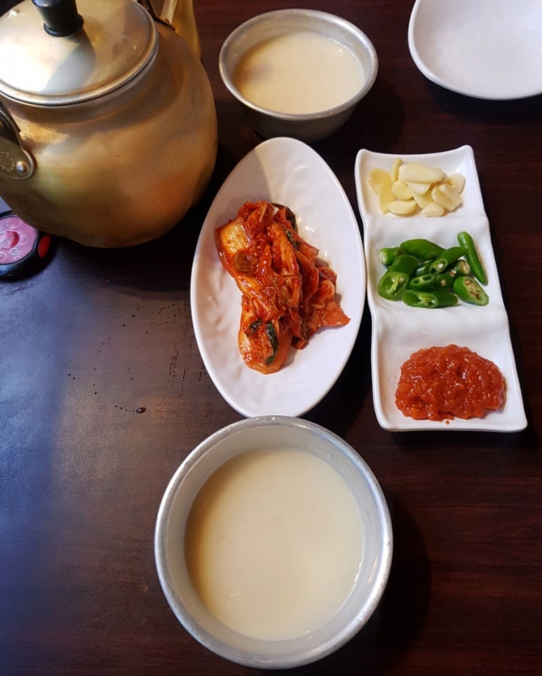 옛이담골수제족발얼음막걸리 이미지