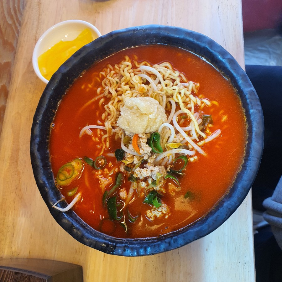 빽찐라면 이미지