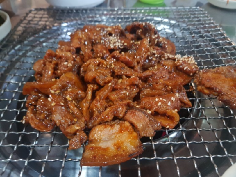 상무꽃돼지 이미지