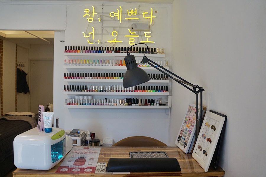 네일 바라봄 이미지