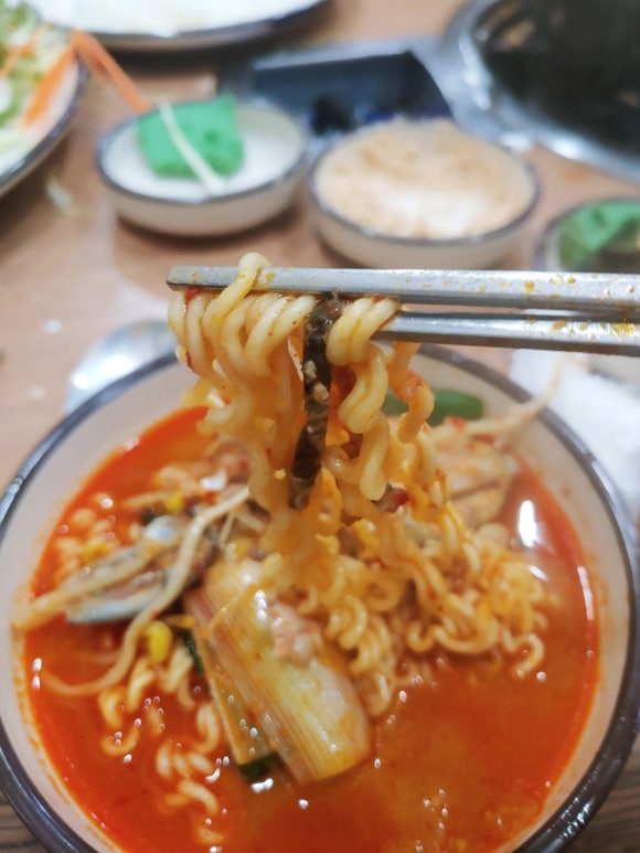 항아리짜글이송어비빔회 이미지