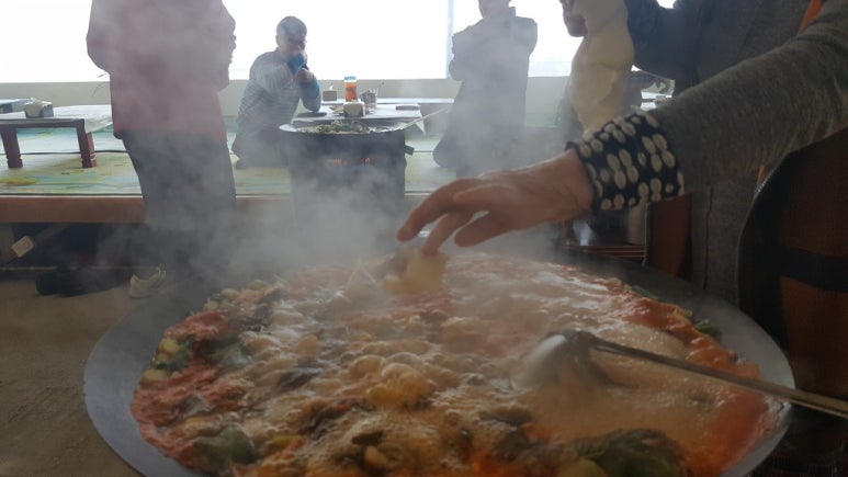 솥뚜껑식당 이미지