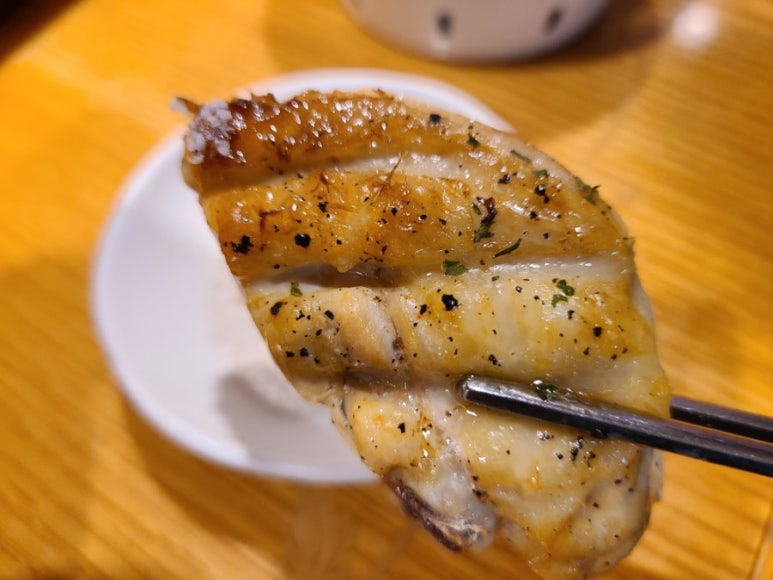 꾸부라꼬숯불두마리치킨 이미지