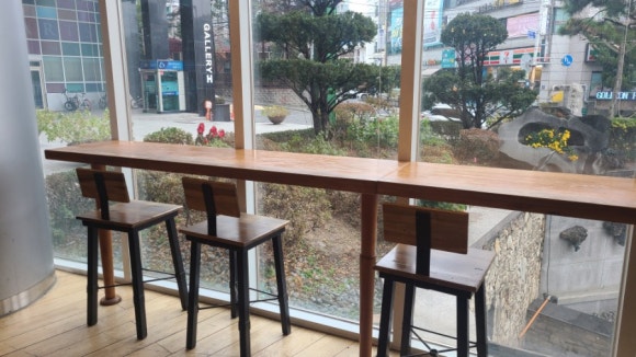 그릿시냇가카페서점 이미지