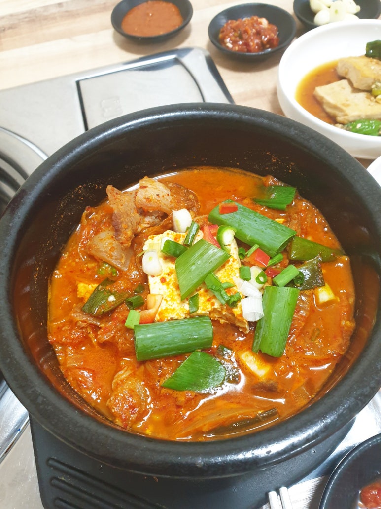 사거리 식당 이미지