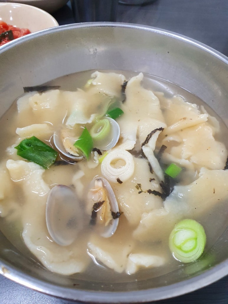 항아리수제비칼국수 이미지