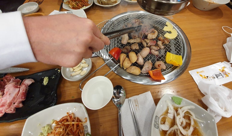 흑토리숯불구이 이미지