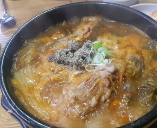 푸짐한 식당 이미지