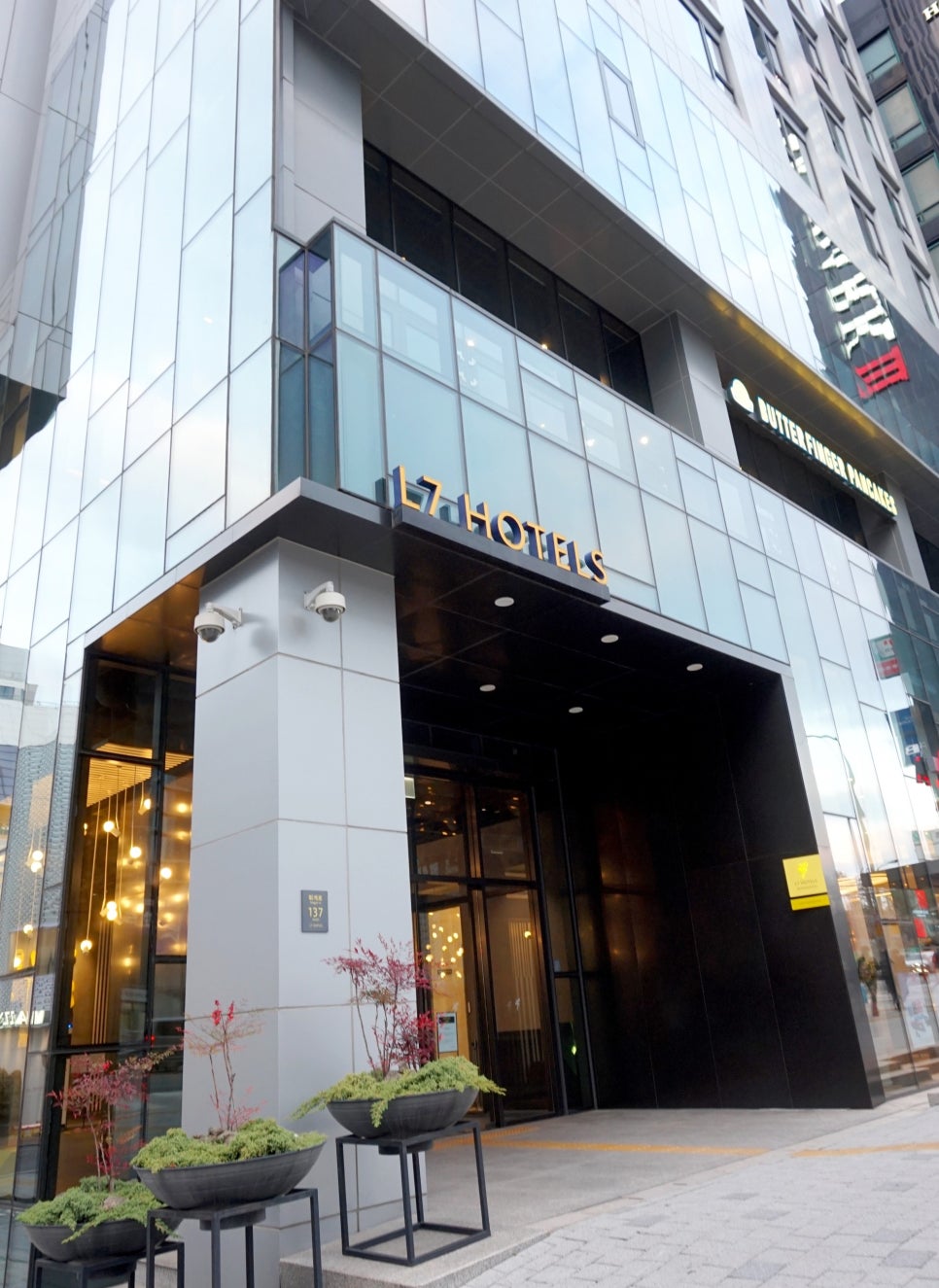 명동역 롯데호텔 L7앞 이미지