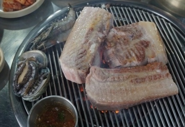 대윤흑돼지 이미지