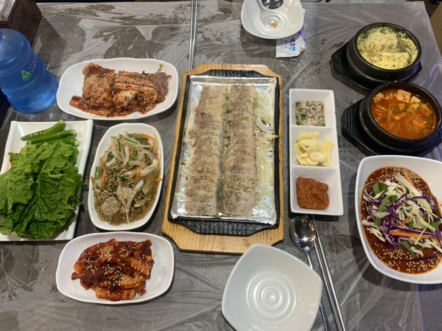 명품웃거리왕족발 이미지