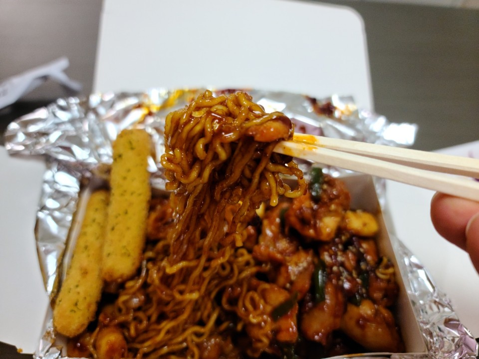 동근이숯불두마리치킨 이미지