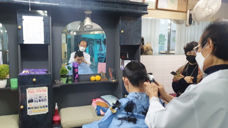 가위소리 헤어샵 이미지