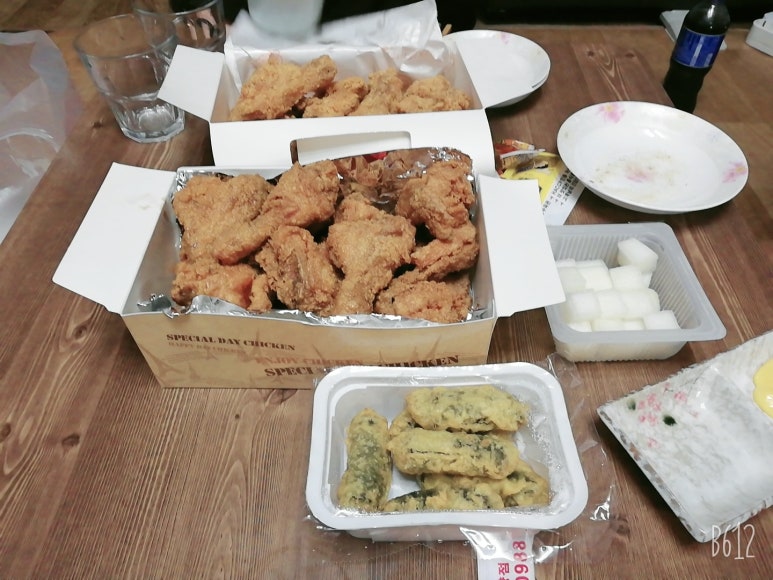 비앤비치킨 이미지
