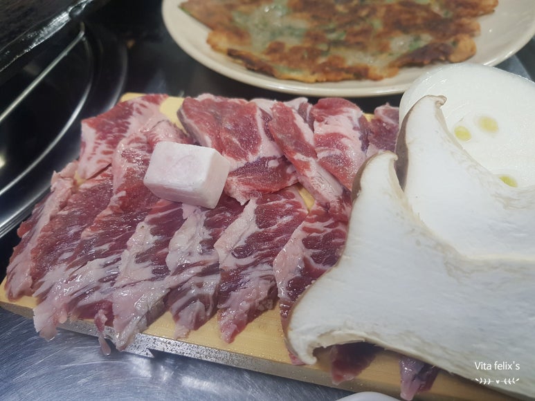 여기오면돈돼지 이미지