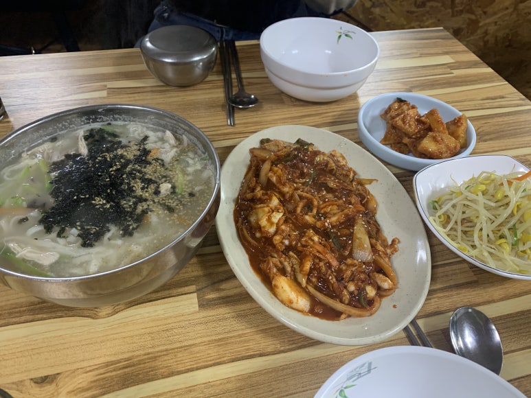 윤가네닭칼국수 이미지