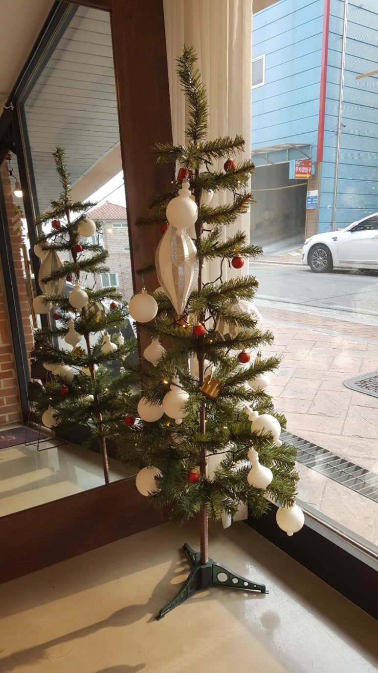 네일 바라봄 이미지