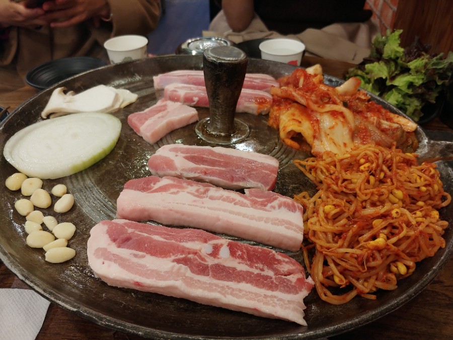 함고집솥뚜껑김치삼겹살 이미지