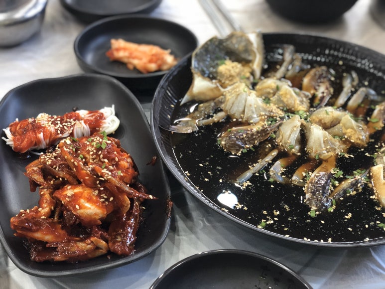 해변의 꽃게 이미지